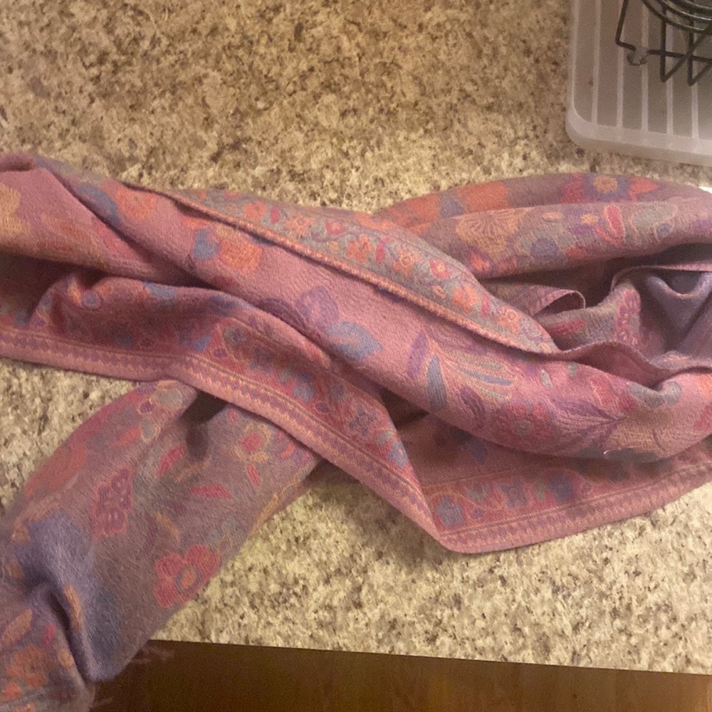 Rare scarf only worn once (used)